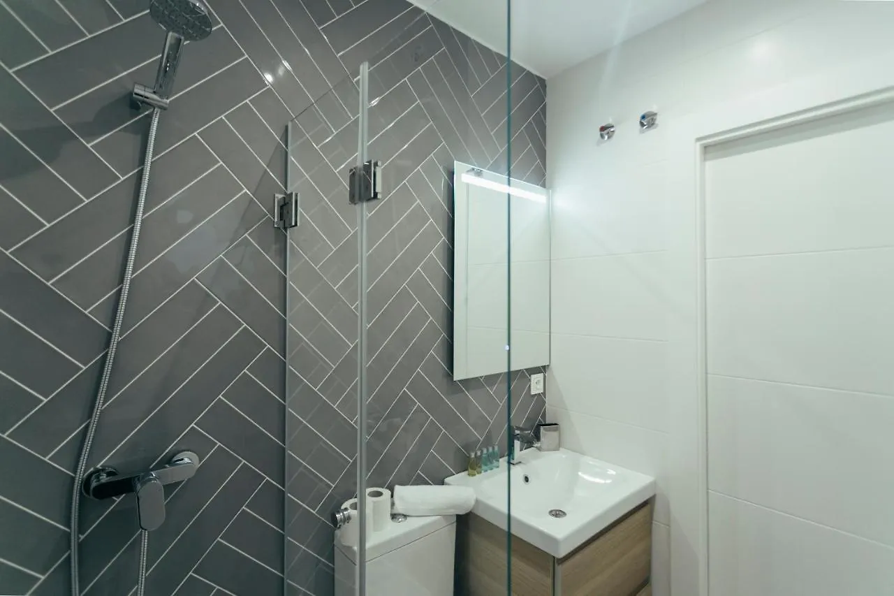 Modern With Balcony- 2Bd 2Bth- San Vicente Apartamento Sevilha