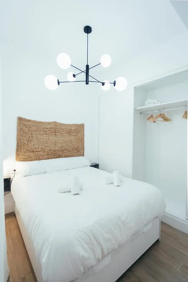 Modern With Balcony- 2Bd 2Bth- San Vicente Apartment Seville