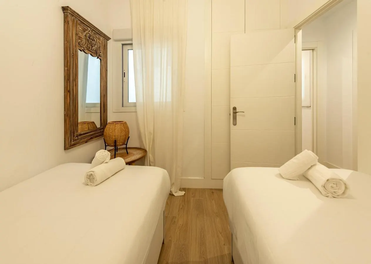 Modern With Balcony- 2Bd 2Bth- San Vicente Apartment Seville